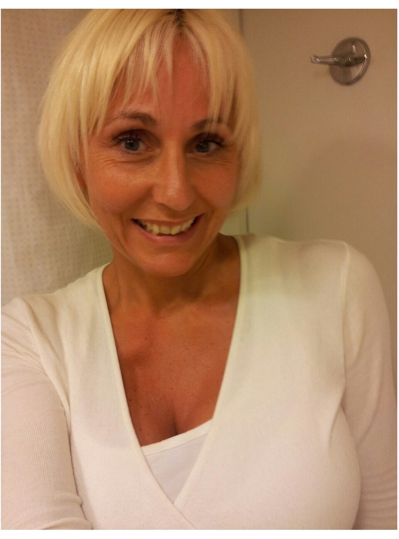valentine a 46 ans. Femmes âgées pour sexe à Laventie. Sexe avec femmes  mûres à Laventie. Contactez la aujourd'hui. Vieille Femme à Laventie.